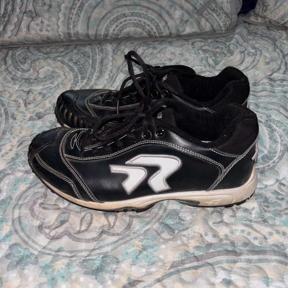Woman’s practice pitching Sneakers